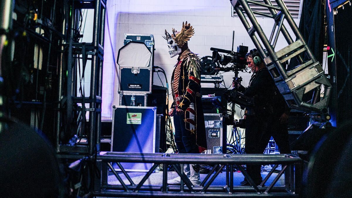 Cody Rhodes getting ready